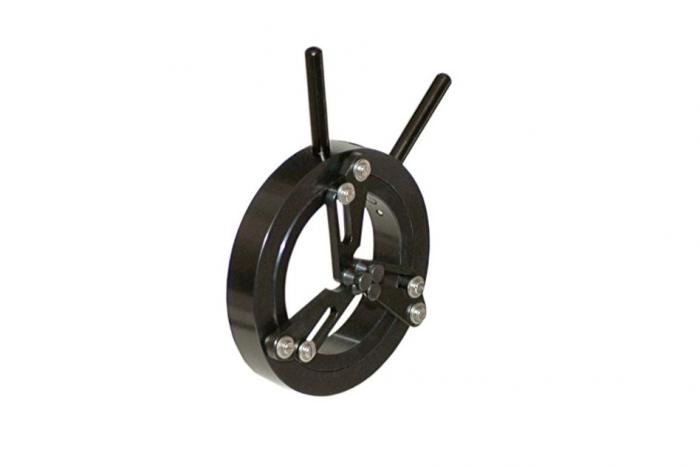 Optomechanics self centreing component holder