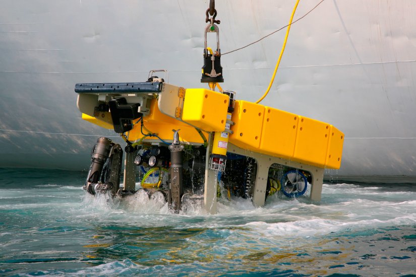 Unravelling the Symbiosis of ROVs, AUVs, and Optical Precision - Knight  Optical